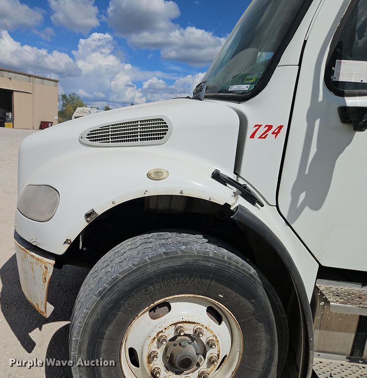 image for item EI8379 2005 Freightliner  M2 refuse truck