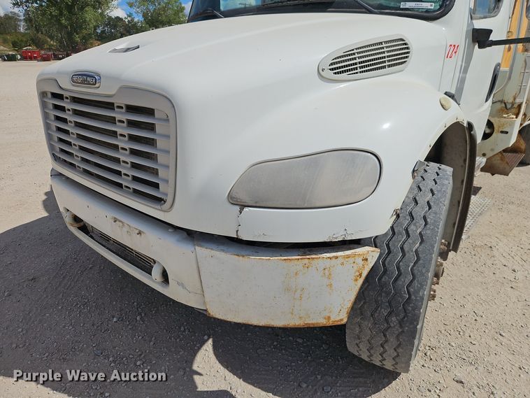 image for item EI8379 2005 Freightliner  M2 refuse truck