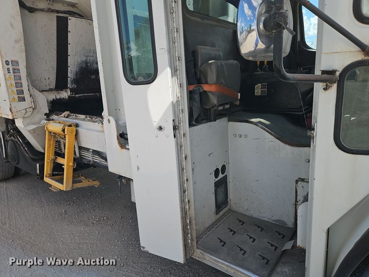 image for item EI8379 2005 Freightliner  M2 refuse truck