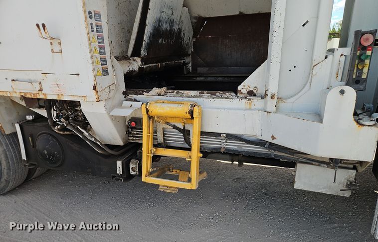 image for item EI8379 2005 Freightliner  M2 refuse truck