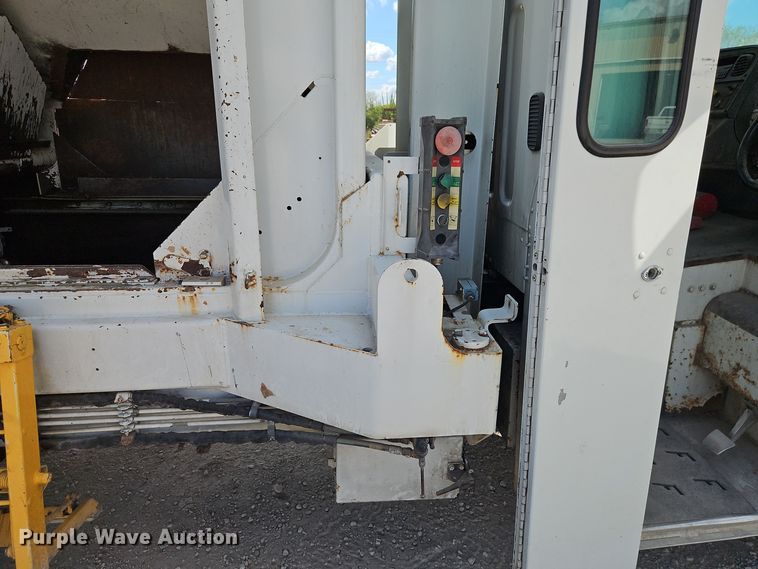 image for item EI8379 2005 Freightliner  M2 refuse truck