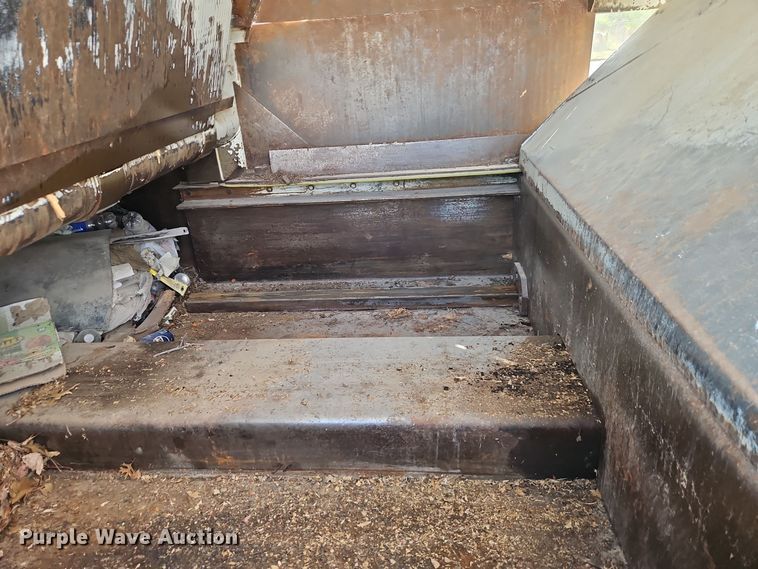 image for item EI8379 2005 Freightliner  M2 refuse truck