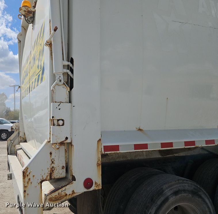 image for item EI8379 2005 Freightliner  M2 refuse truck