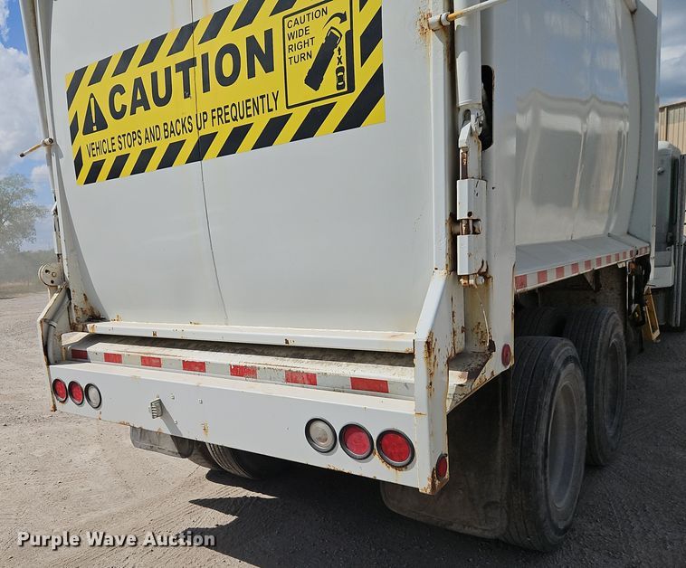 image for item EI8379 2005 Freightliner  M2 refuse truck