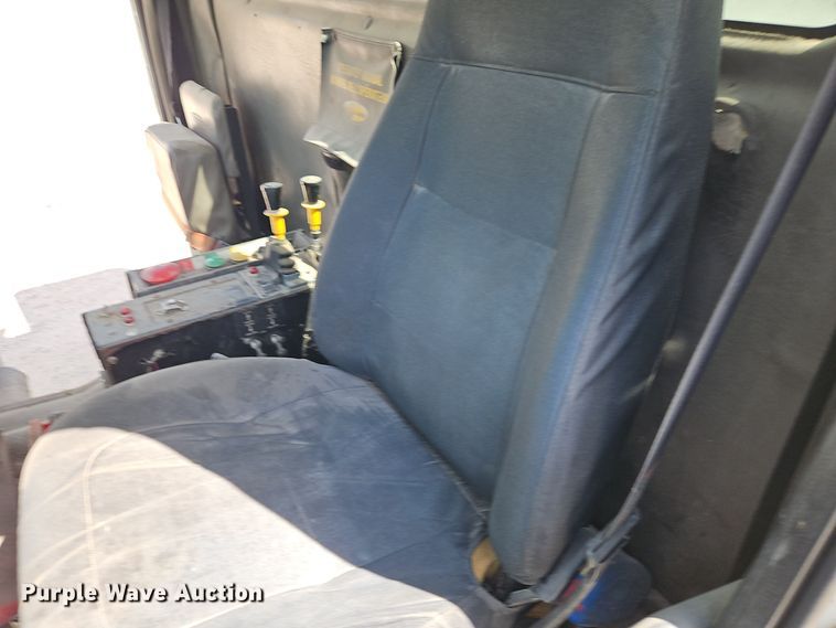 image for item EI8379 2005 Freightliner  M2 refuse truck