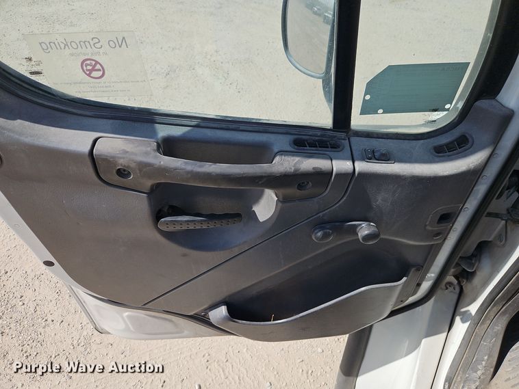 image for item EI8379 2005 Freightliner  M2 refuse truck