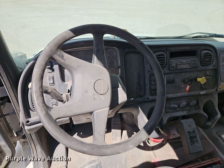 image for item EI8379 2005 Freightliner  M2 refuse truck