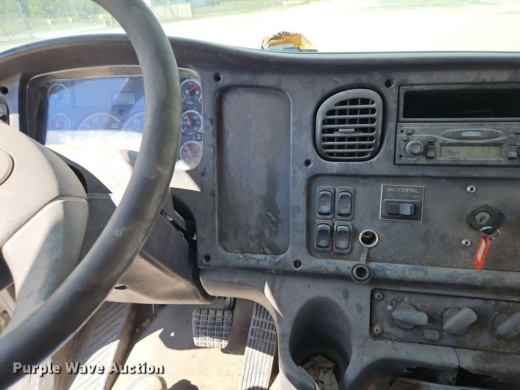 image for item EI8379 2005 Freightliner  M2 refuse truck