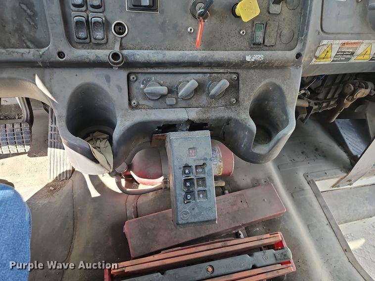 image for item EI8379 2005 Freightliner  M2 refuse truck