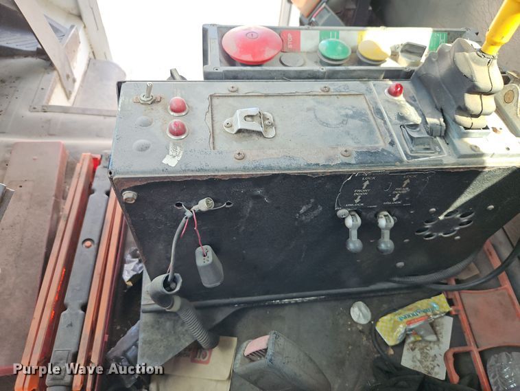 image for item EI8379 2005 Freightliner  M2 refuse truck