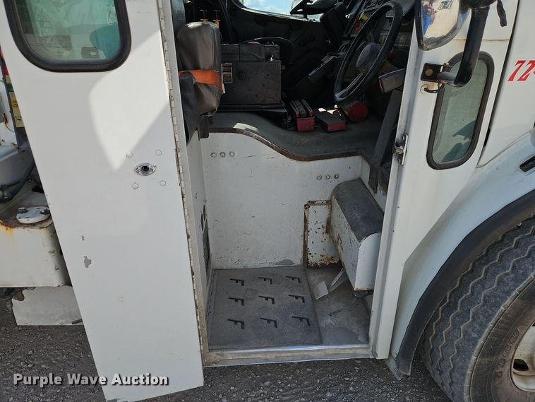 image for item EI8379 2005 Freightliner  M2 refuse truck