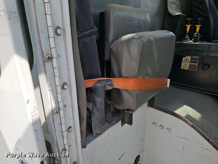 image for item EI8379 2005 Freightliner  M2 refuse truck