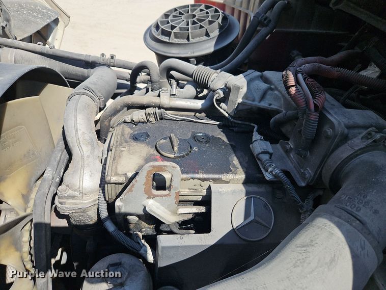 image for item EI8379 2005 Freightliner  M2 refuse truck