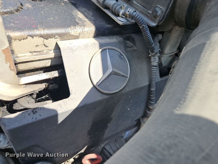 image for item EI8379 2005 Freightliner  M2 refuse truck