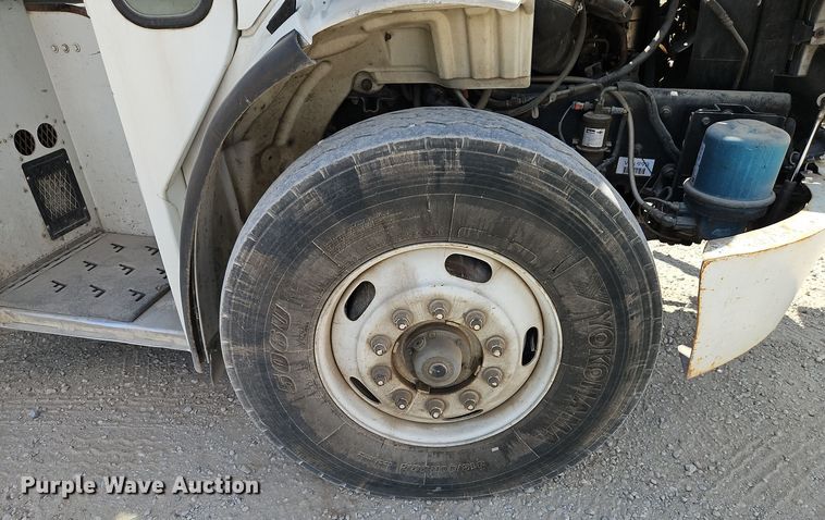 image for item EI8379 2005 Freightliner  M2 refuse truck