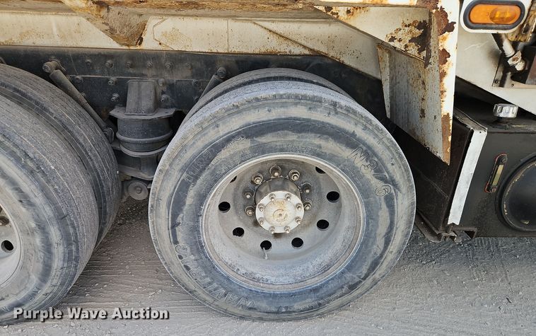 image for item EI8379 2005 Freightliner  M2 refuse truck