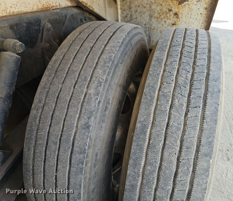 image for item EI8379 2005 Freightliner  M2 refuse truck