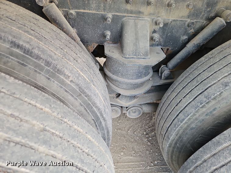 image for item EI8379 2005 Freightliner  M2 refuse truck