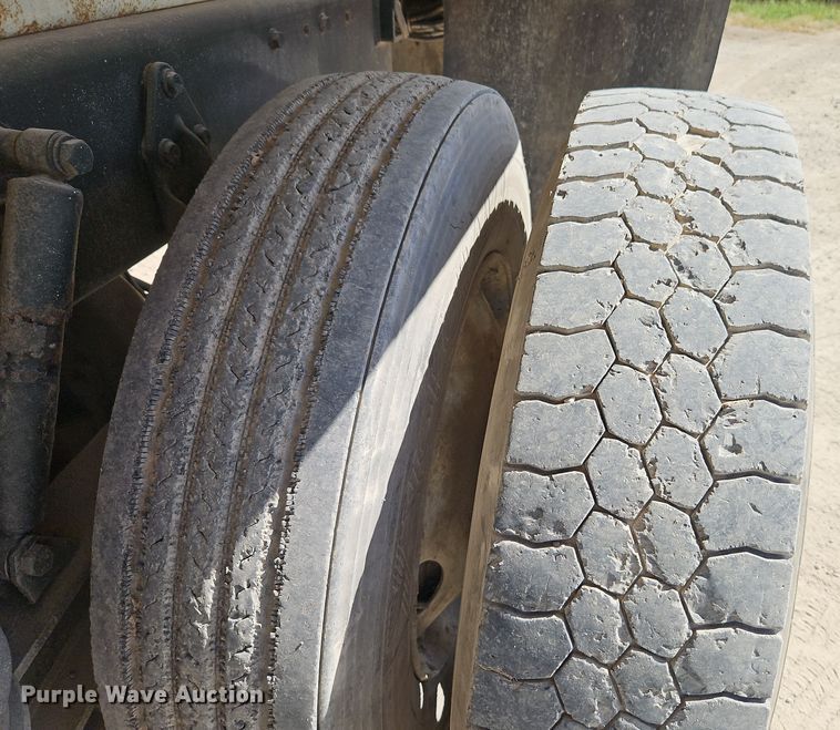 image for item EI8379 2005 Freightliner  M2 refuse truck