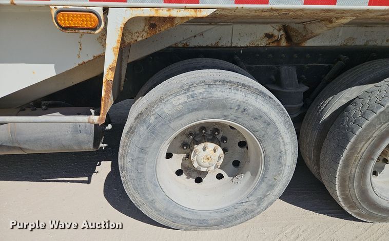 image for item EI8379 2005 Freightliner  M2 refuse truck