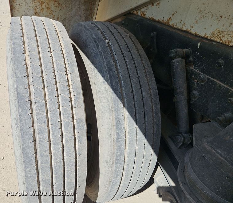 image for item EI8379 2005 Freightliner  M2 refuse truck