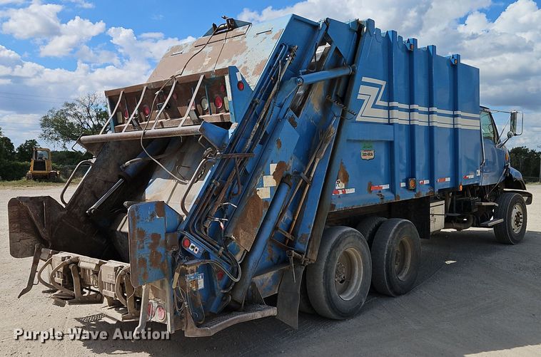 image for item EI8380 2006 Sterling  L9500 refuse truck