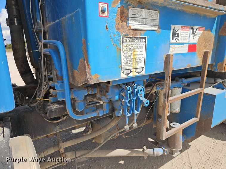 image for item EI8380 2006 Sterling  L9500 refuse truck