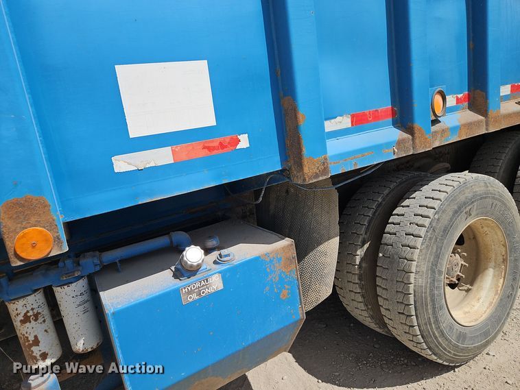 image for item EI8380 2006 Sterling  L9500 refuse truck