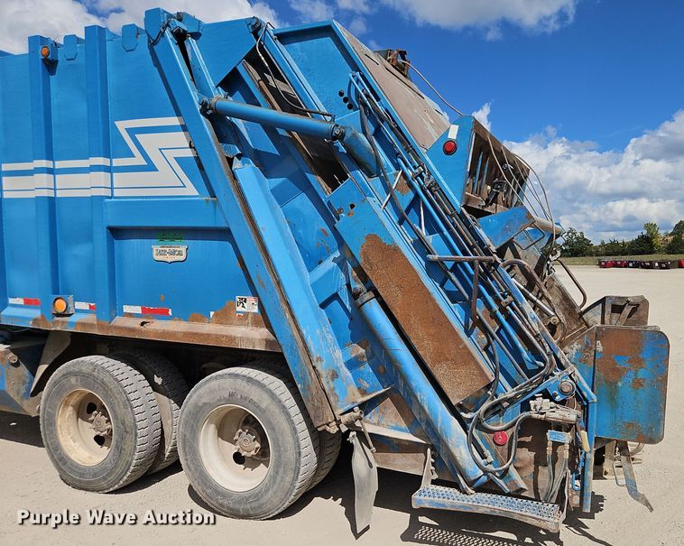 image for item EI8380 2006 Sterling  L9500 refuse truck