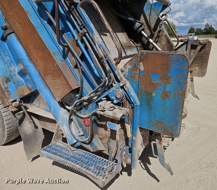 image for item EI8380 2006 Sterling  L9500 refuse truck