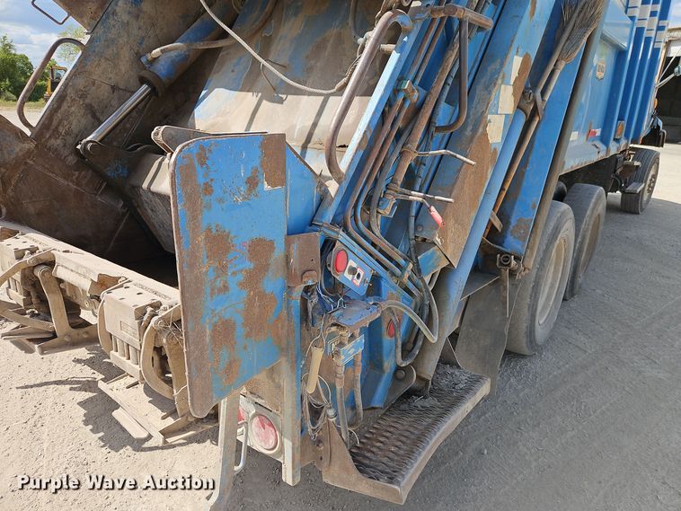 image for item EI8380 2006 Sterling  L9500 refuse truck
