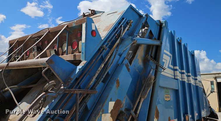 image for item EI8380 2006 Sterling  L9500 refuse truck