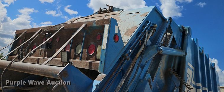 image for item EI8380 2006 Sterling  L9500 refuse truck