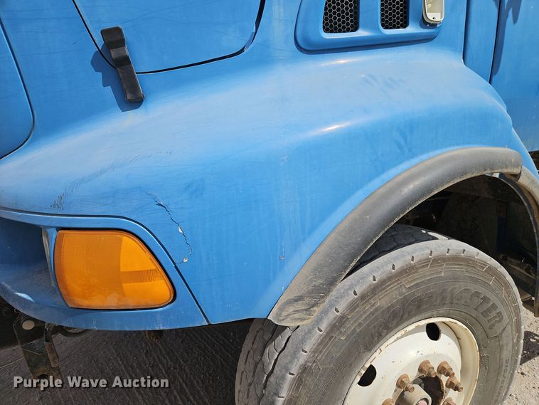 image for item EI8380 2006 Sterling  L9500 refuse truck