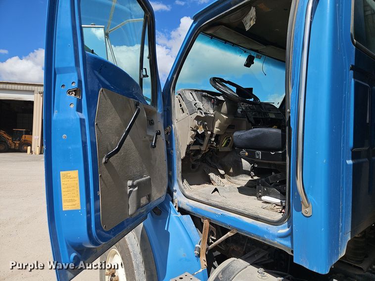 image for item EI8380 2006 Sterling  L9500 refuse truck