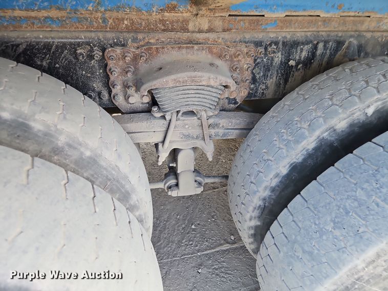 image for item EI8380 2006 Sterling  L9500 refuse truck