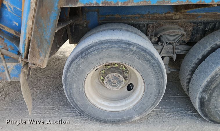 image for item EI8380 2006 Sterling  L9500 refuse truck