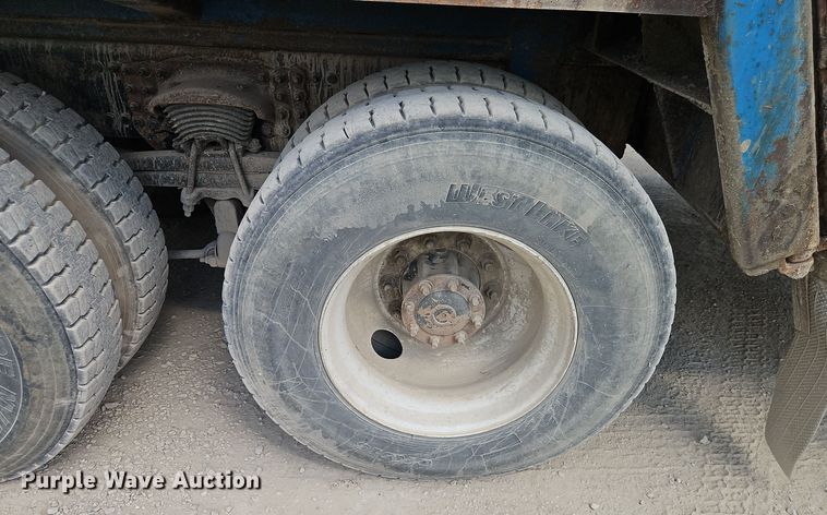 image for item EI8380 2006 Sterling  L9500 refuse truck