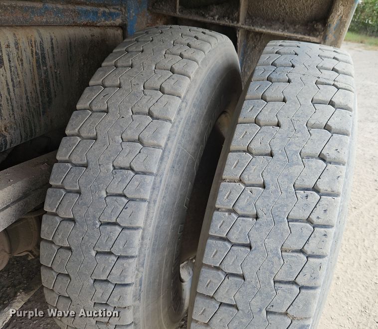 image for item EI8380 2006 Sterling  L9500 refuse truck