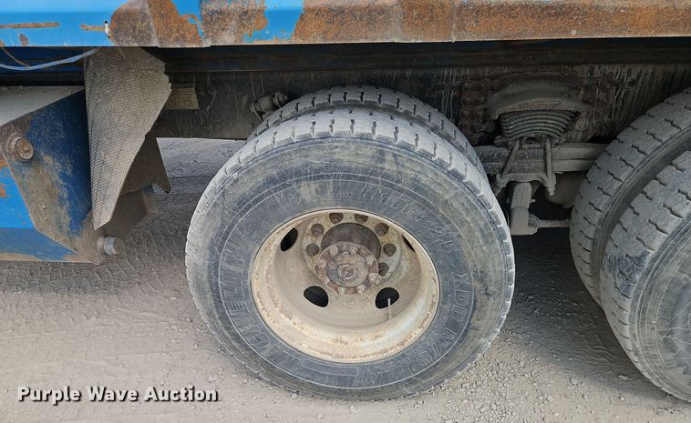 image for item EI8380 2006 Sterling  L9500 refuse truck