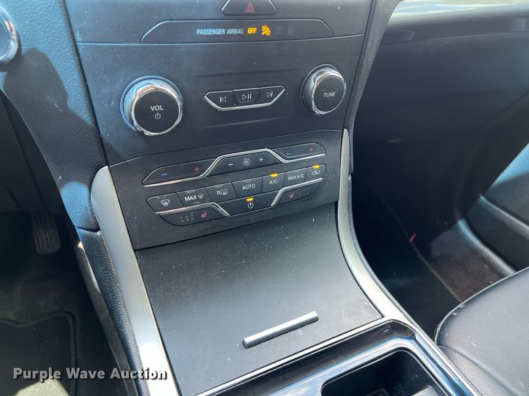 image for item EJ3018 2019 Ford Edge SEL SUV