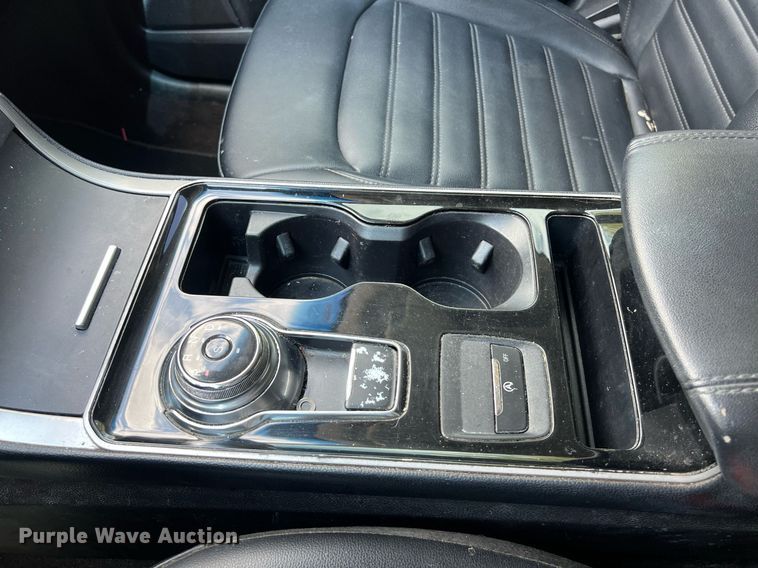 image for item EJ3018 2019 Ford Edge SEL SUV