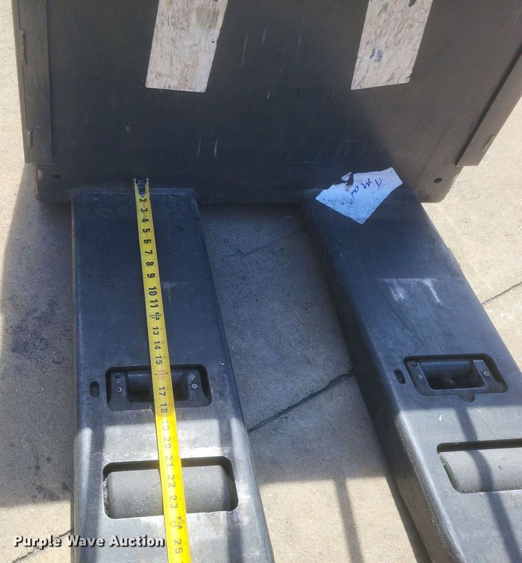 image for item EJ8038 Uni Carriers RPXT2W2G60BV pallet jack