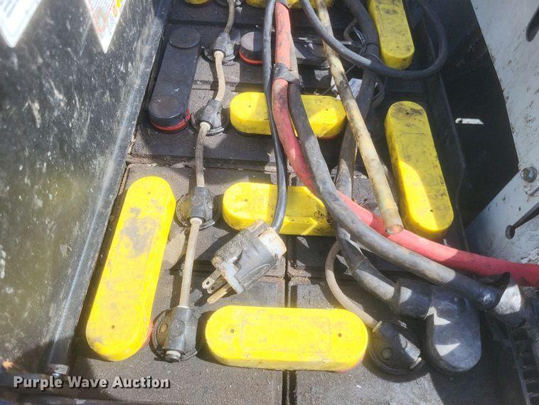 image for item EJ8038 Uni Carriers RPXT2W2G60BV pallet jack