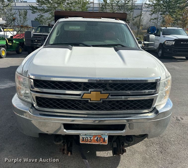 image for item EJ8977 2013 Chevrolet  Silverado 3500 Crew Cab dump bed pickup truck