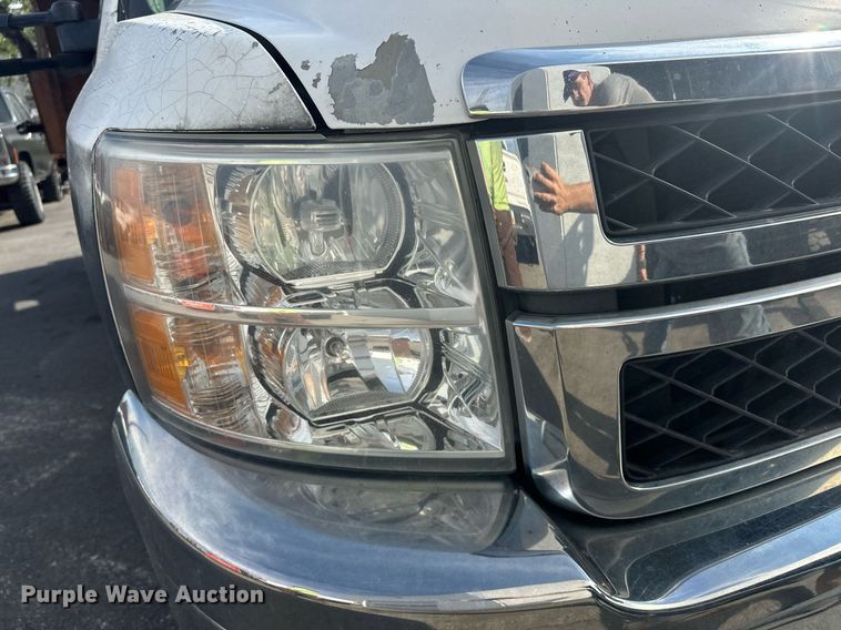 image for item EJ8977 2013 Chevrolet  Silverado 3500 Crew Cab dump bed pickup truck