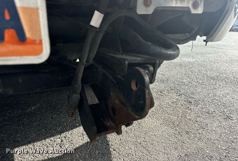 image for item EJ8977 2013 Chevrolet  Silverado 3500 Crew Cab dump bed pickup truck