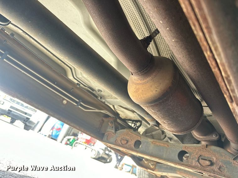 image for item EJ8977 2013 Chevrolet  Silverado 3500 Crew Cab dump bed pickup truck