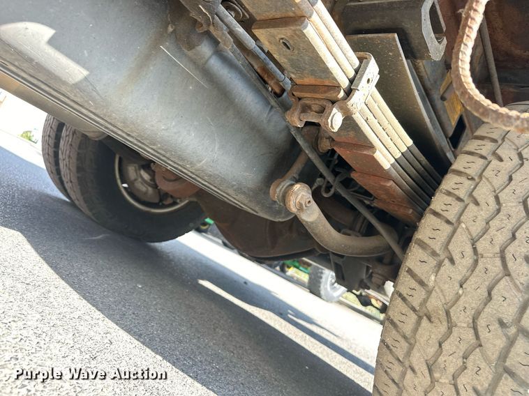 image for item EJ8977 2013 Chevrolet  Silverado 3500 Crew Cab dump bed pickup truck