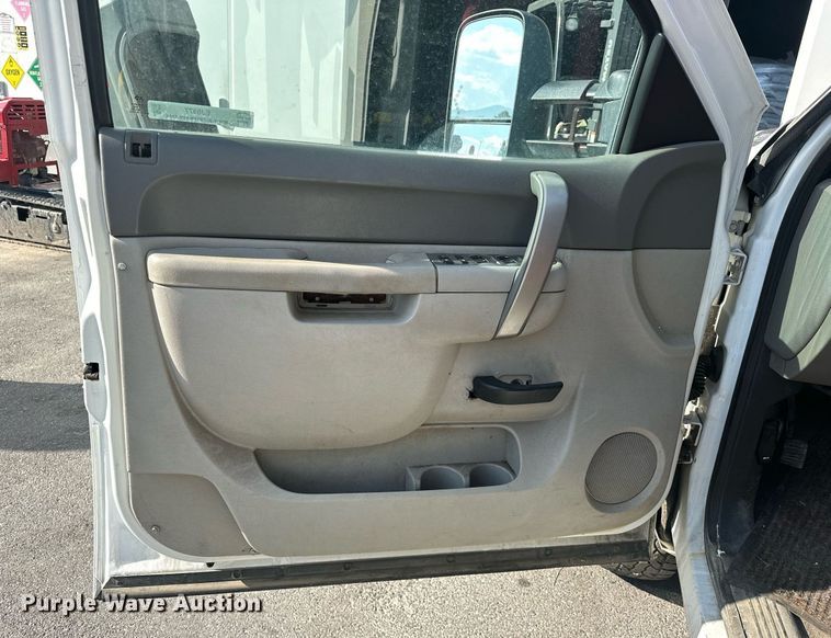 image for item EJ8977 2013 Chevrolet  Silverado 3500 Crew Cab dump bed pickup truck